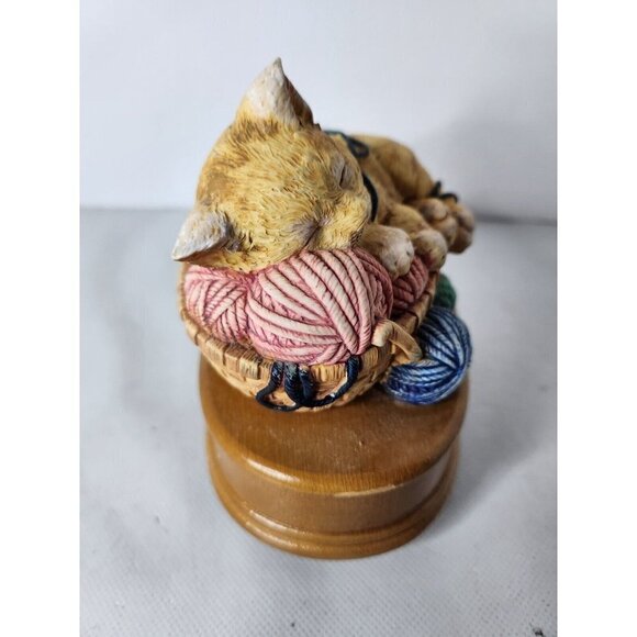 VINTAGE 1993 Summit Collection Beautiful Dreamer Cat Sleeping On Yarn Music Box - Picture 3 of 11